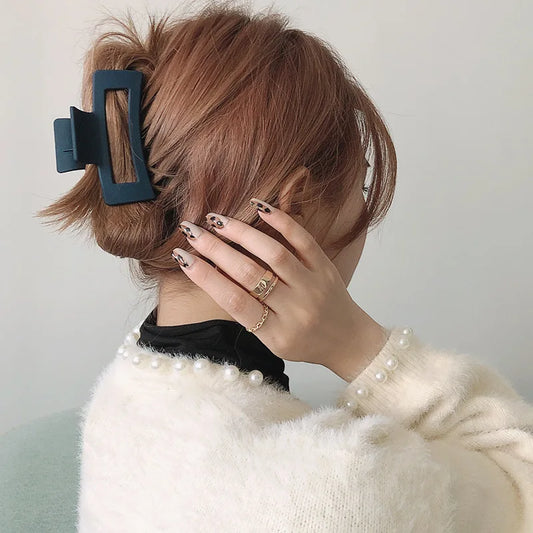 Korean Large Claw Clips Women Plastic Claw Clips Black Matte Clip Hair Claw Non-slip Crab Hairpins Fashion Beach HairAccessories